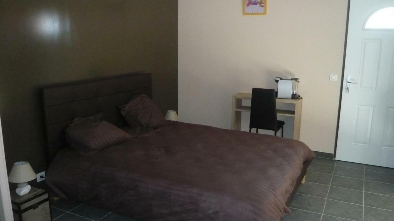 Chambres D'Hotes, B&B Climatisees La Borrellienne Сен-Максимен-ла-Сент-Бом Экстерьер фото